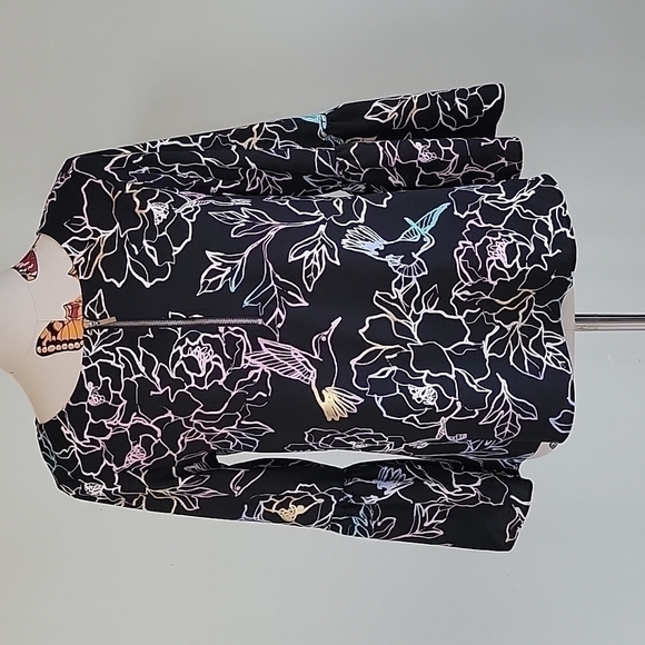 Apt 9 Bell Sleeved Top. Black With Iridescent Humming Birds Flowers. Size XS. - Picture 1 of 8